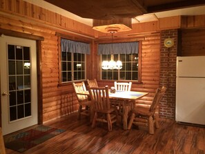 Dining - Country Cabin In The Heart Of Amish Country In Scenic Valley Near Canton, MN (Canton)