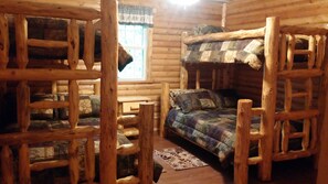 3 bedrooms, WiFi, bed sheets, wheelchair access