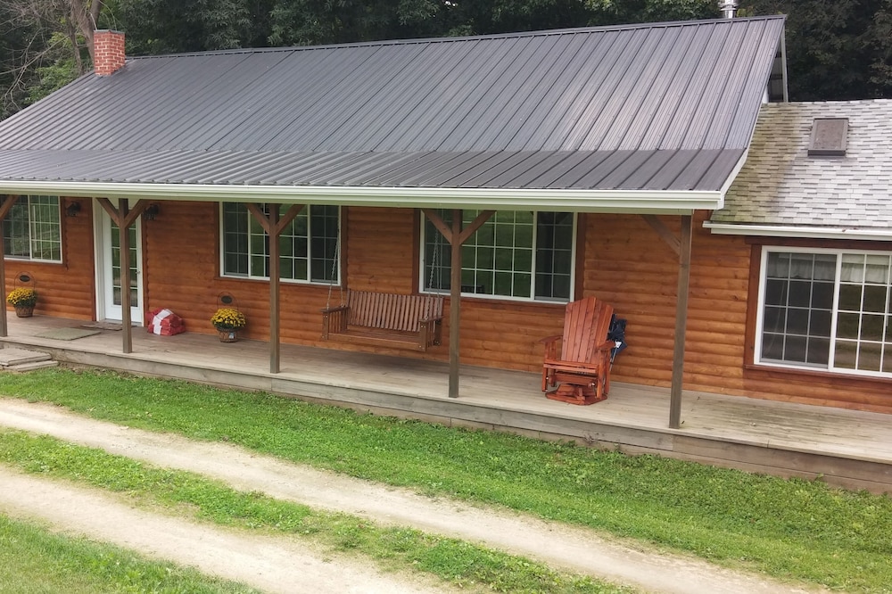 Country Cabin In The Heart Of Amish Country In Scenic Valley Near Canton, MN