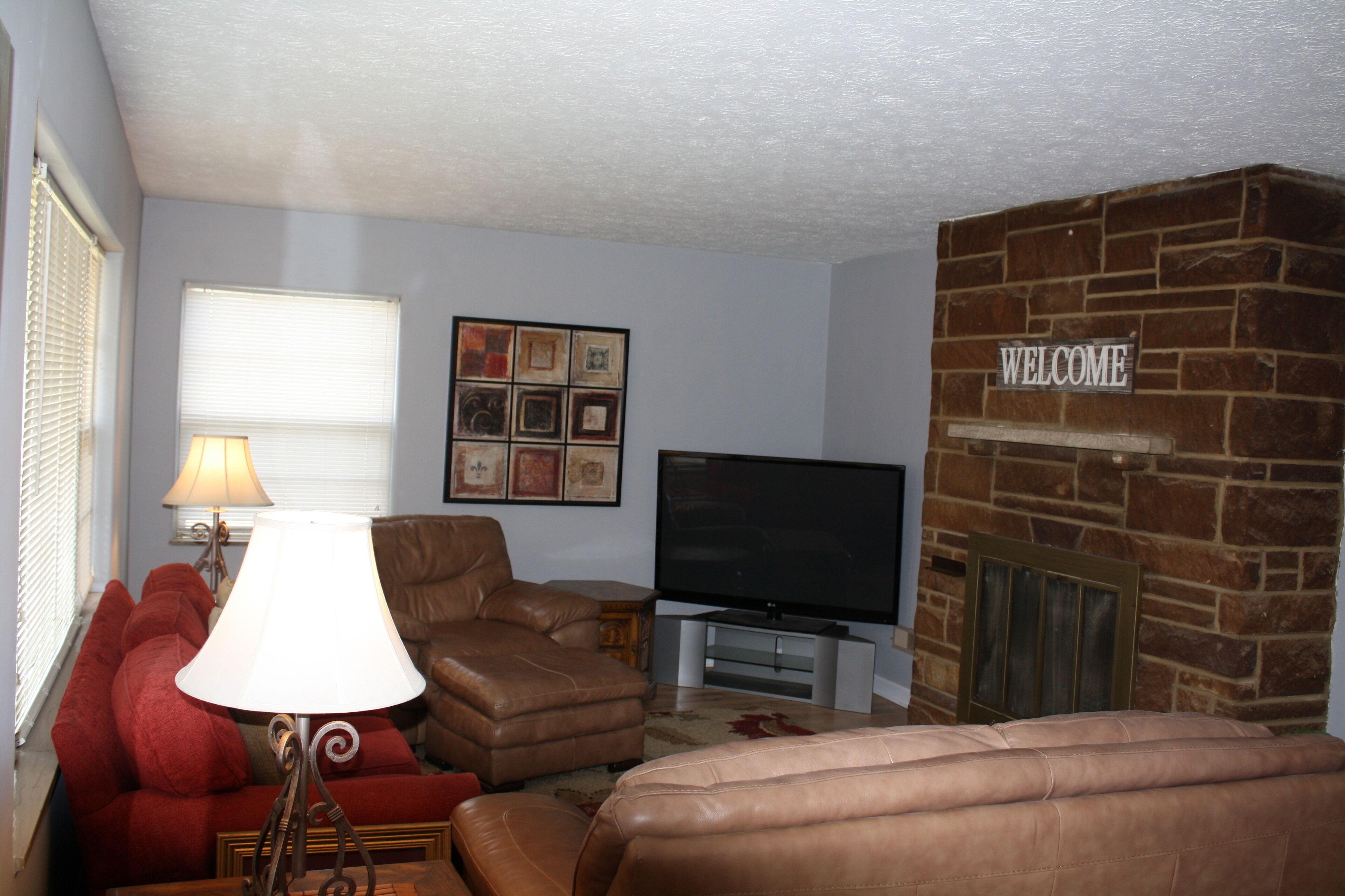 Super Comfortable Home in the Heart of Speedway!!