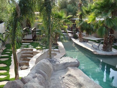 LARGE POOL! 8ft deep+river. SPA in a Cave, Bar & Slide!
