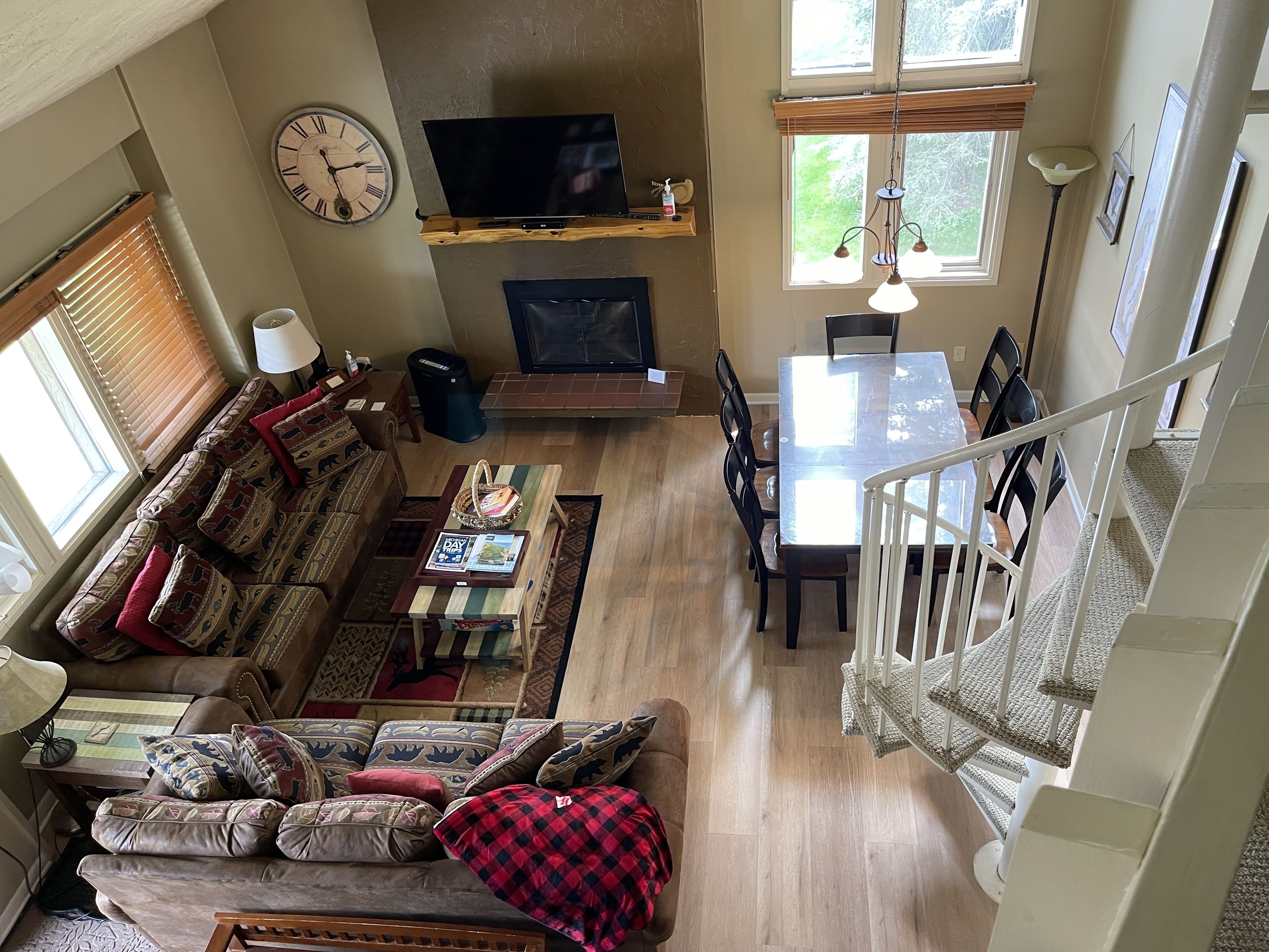 Smart TV, fireplace, books, printers