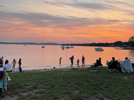 Beach. OPEN MARCH 26-30 - Boyne Mountain Villa property 3 bdrm+loft& 2 bath