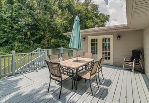 تناول الطعام بالخارج