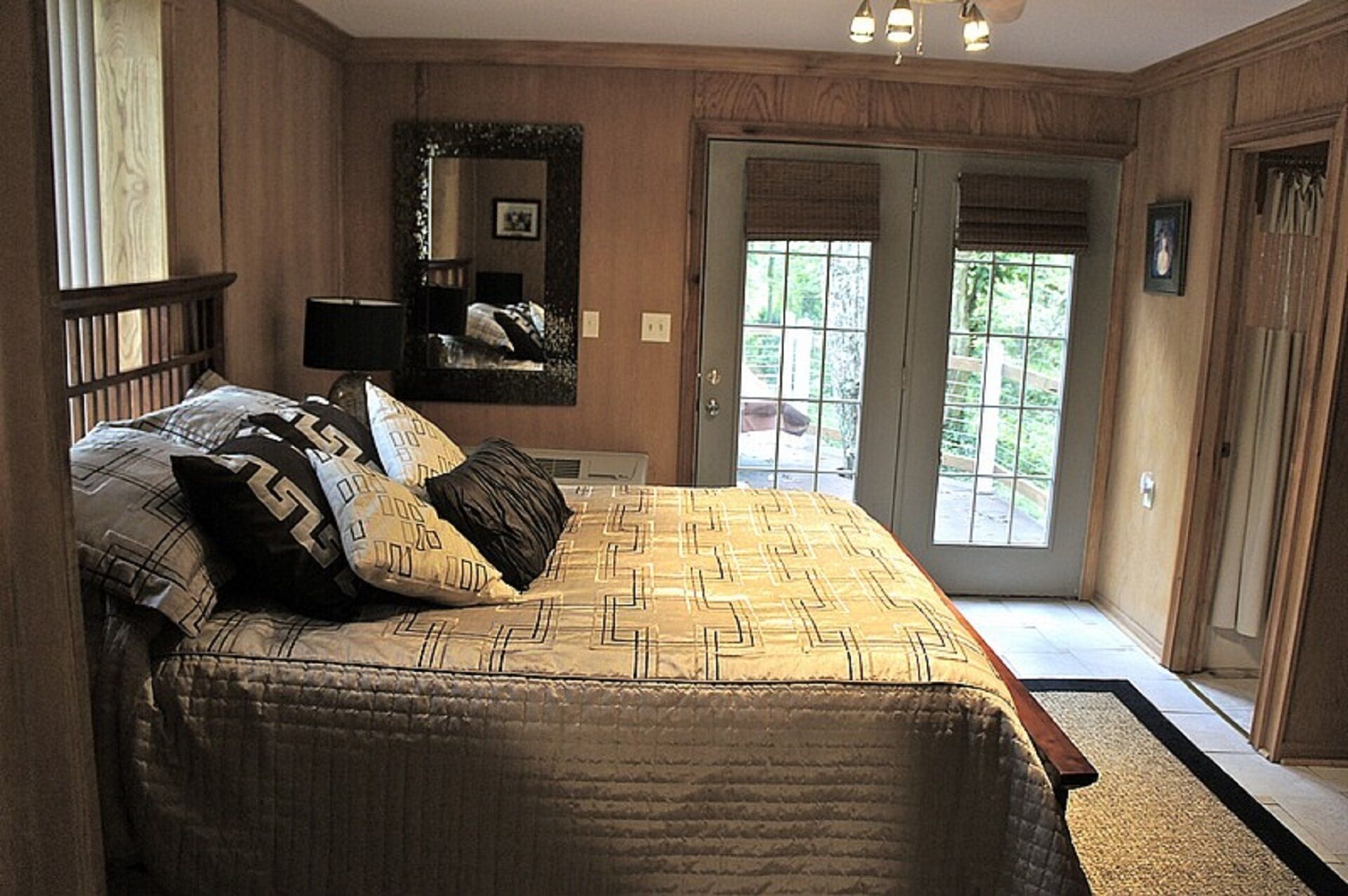 Kentucky River Cottages ~ 2nd Floor Suite ~ On The Bourbon Trail!