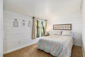 5 Schlafzimmer, Schreibtisch, Bügeleisen/Bügelbrett, kostenloses WLAN