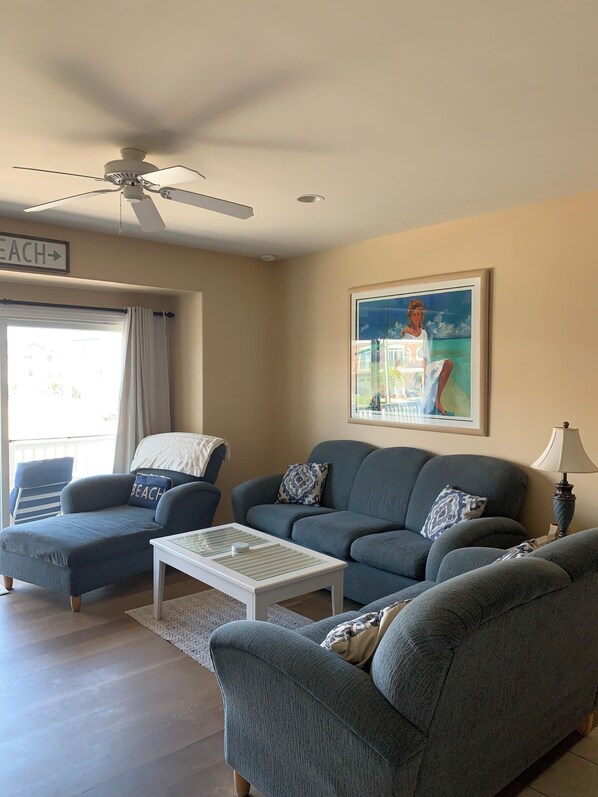 Smart TV, videojuegos, reproductor de DVD y libros 