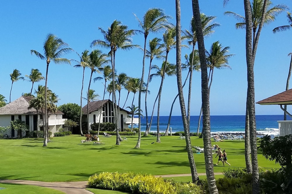Newly Remodeled Kiahuna Ocean View Condo Close to the Beach!