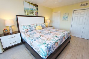 2 chambres, fer et planche à repasser, lit de bébé portatif