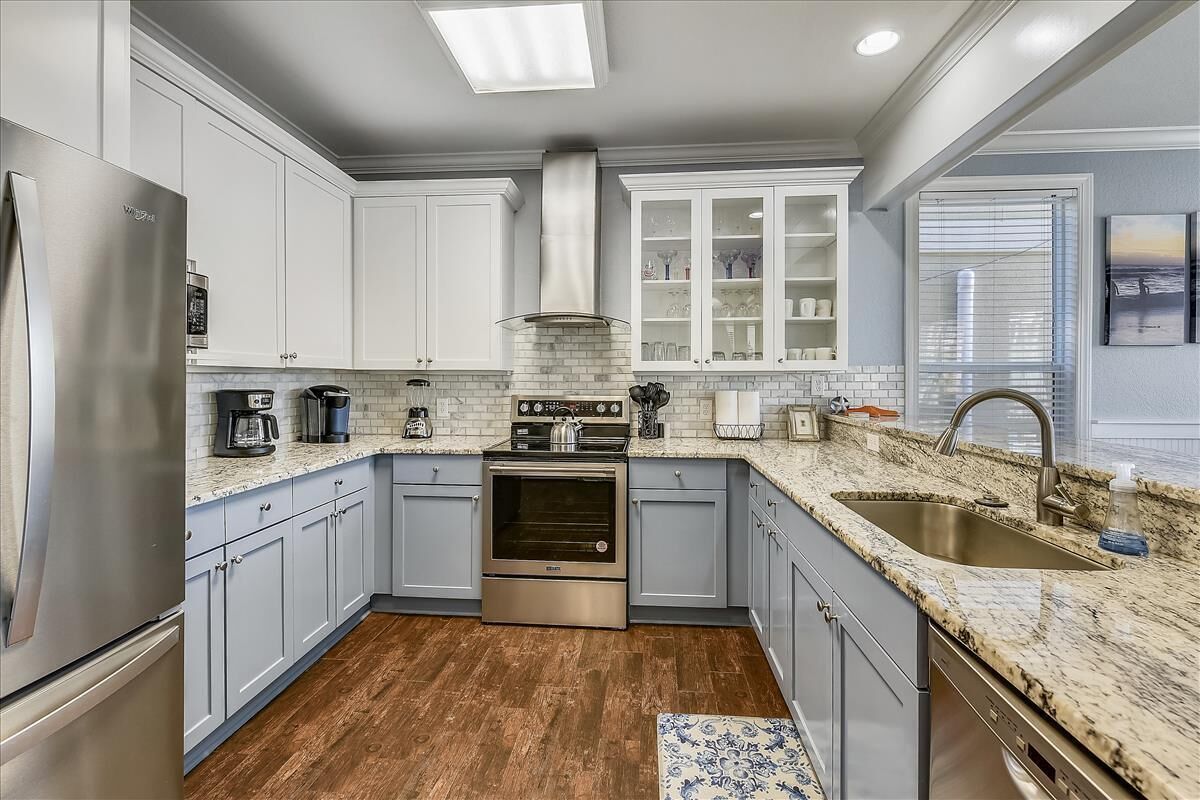 Luxury 30A Vacation Rental House on Lagoon Pool + FREE Bikes "Emerald Escape" 