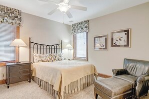 3 slaapkamers, een strijkplank/strijkijzer, gratis wifi, beddengoed