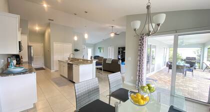 Neue moderne Luxus-Villa / Riverfront / Südlage Pool / Golf Rotonda West