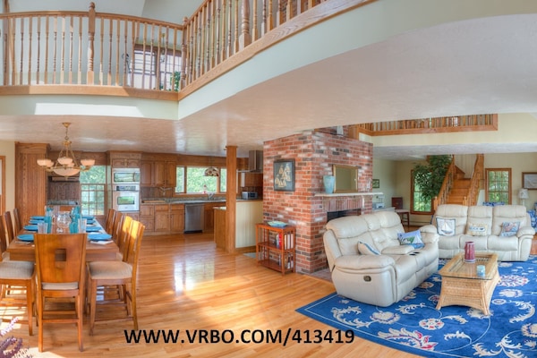 3RD LEVEL dining, living, kitchen w/ former set now blue fabric, 2 rock/gliders