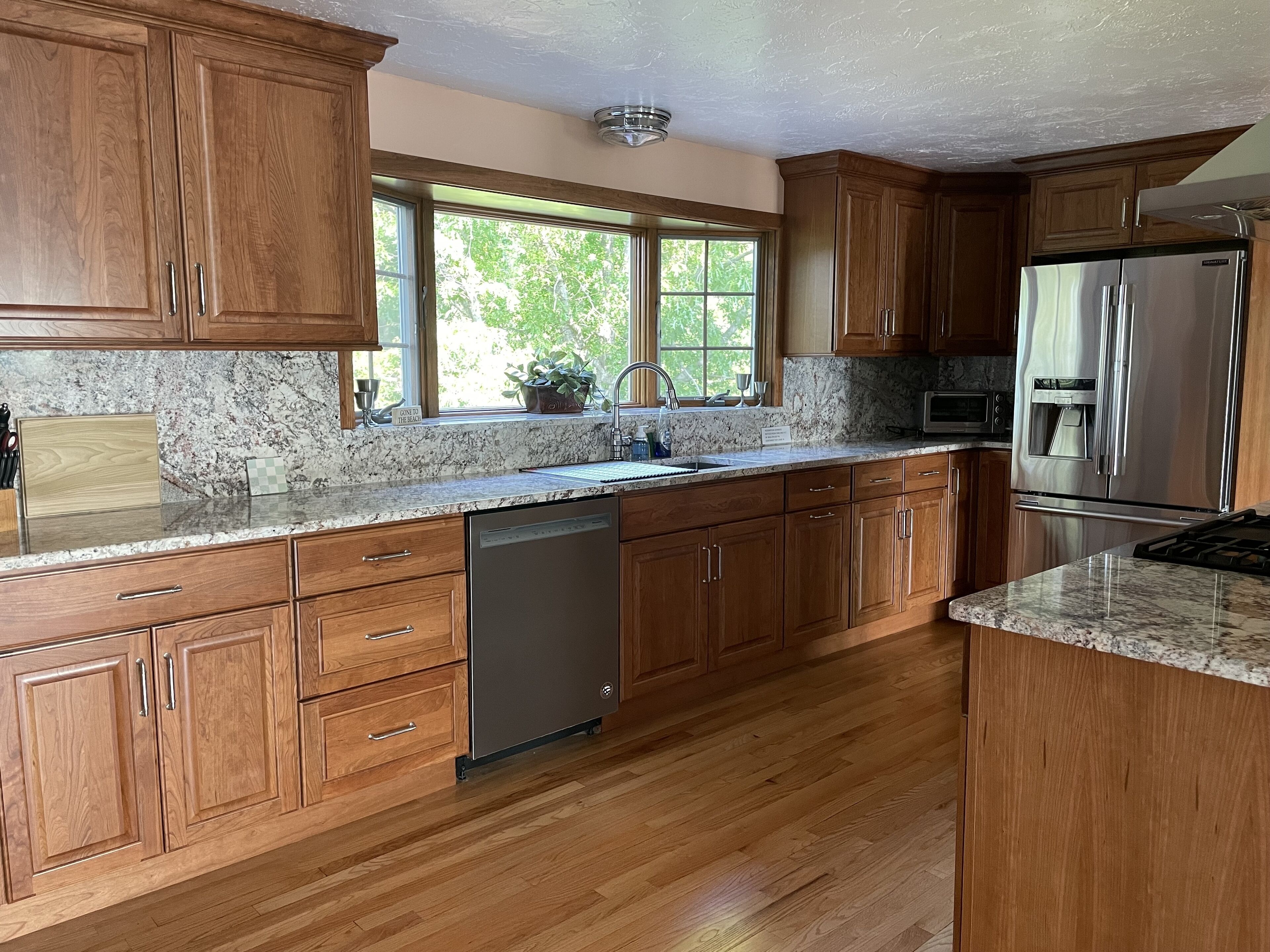 Awesome Ocean Views from 3 floors! 4 Suites plus! 5 baths. 5-8 min walk to beach