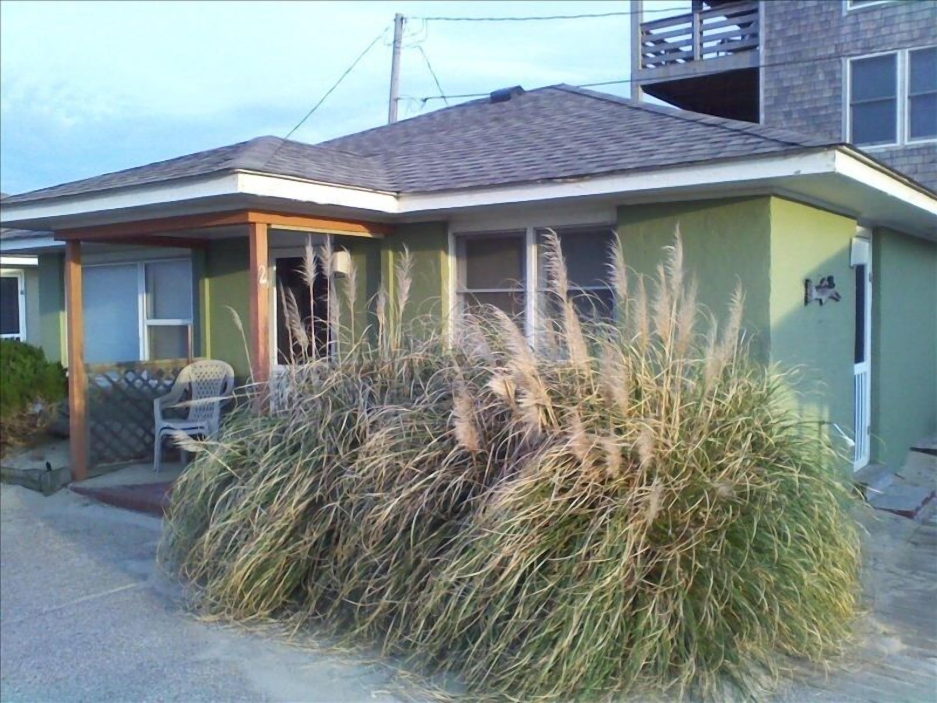 'Gar Brooks' Semi Oceanfront Direct Beach Access Rents FRIDAY to FRIDAY