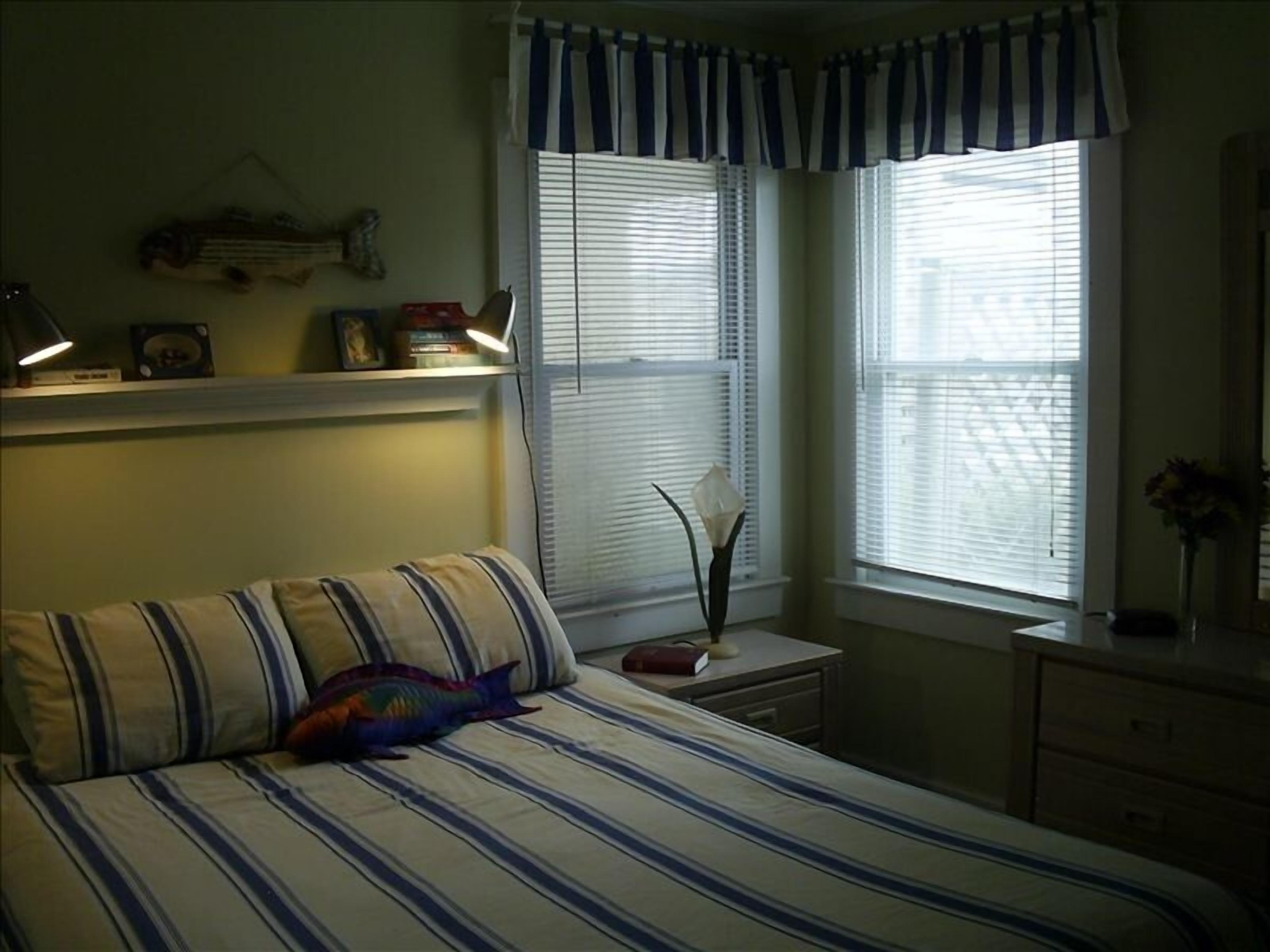 'Gar Brooks' Semi Oceanfront Direct Beach Access Rents FRIDAY to FRIDAY