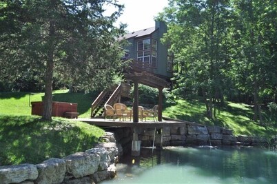 Secluded Wooded Retreat 6- BR, W/Pond, Hot Tub, Sleeps 12+!!