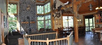 Secluded Wooded Retreat 6- BR, W/Pond, Hot Tub, Sleeps 12+!!