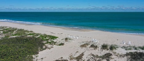 Beach nearby, sun-loungers, beach towels