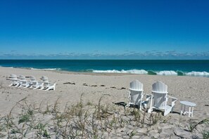 Platja a a prop, gandules de platja i tovalloles de platja 