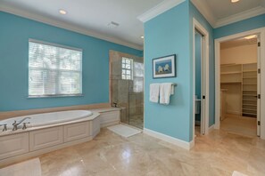 Bathtub, jetted tub, hair dryer, towels - "BEST TIME Designer Paradise w/ Pool Limited Spring/Summer Discount Book Today!" (Vero Beach)