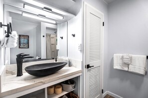 Hair dryer - Honl's Beach Hale: Airy Oceanfront Home w/ Beautiful Views & Relaxing Yard (Kailua Kona)