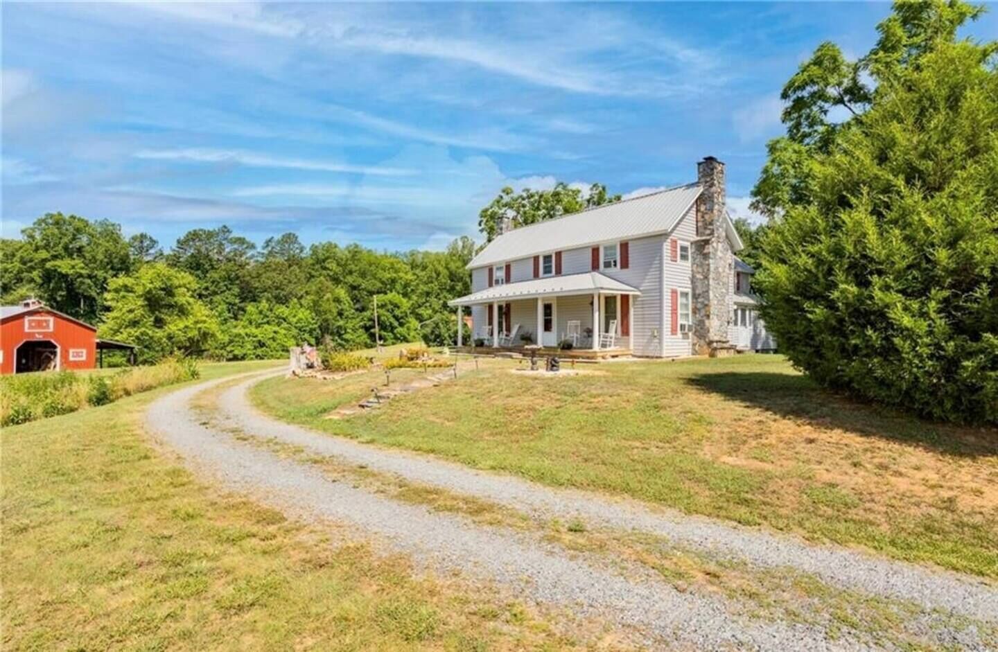 Relax & Unwind in Charming Mountain View Farmhouse - Newly Renovated!