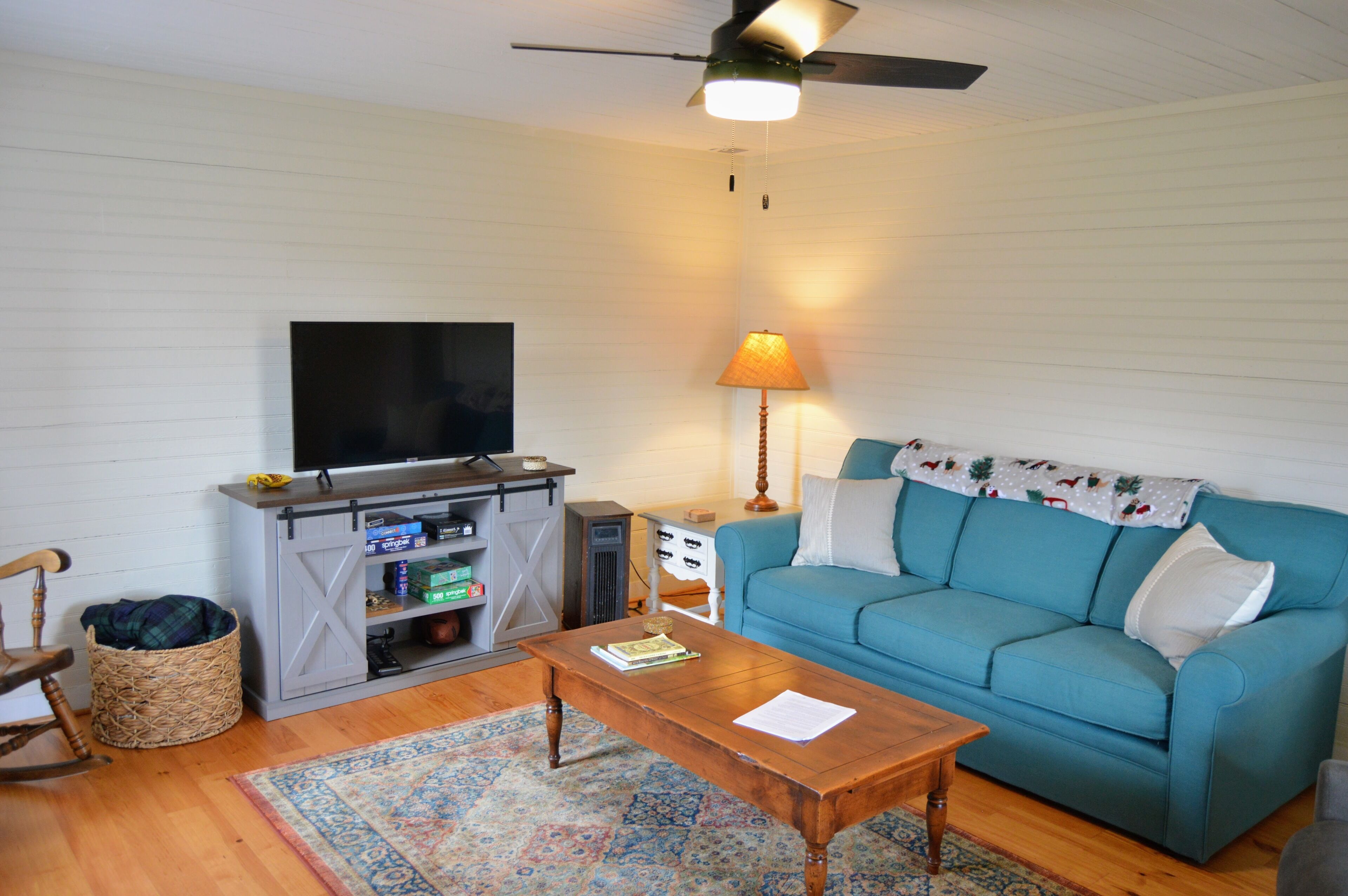 Relax & Unwind in Charming Mountain View Farmhouse - Newly Renovated!