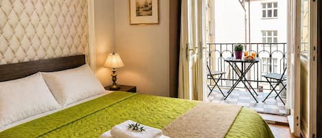 2 habitaciones, tabla de planchar con plancha y cuna de viaje