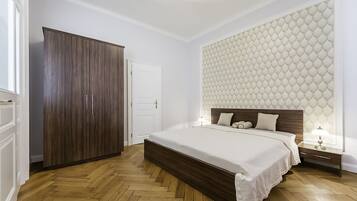 2 bedrooms, iron/ironing board, travel crib, free WiFi