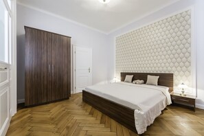 2 bedrooms, iron/ironing board, travel crib, free WiFi
