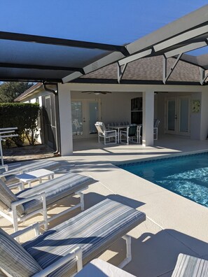 Piscina all'aperto, una piscina riscaldata