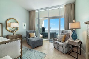 Fernseher, Kamin, DVD-Player