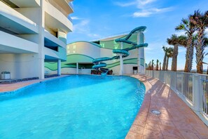 Piscine intérieure