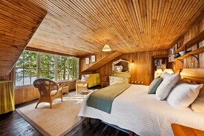 5 bedrooms, desk, free WiFi, bed sheets - Historic Ephraim Cottage - Waterfront w/ Dock - Wrap Around Porch (Ephraim)