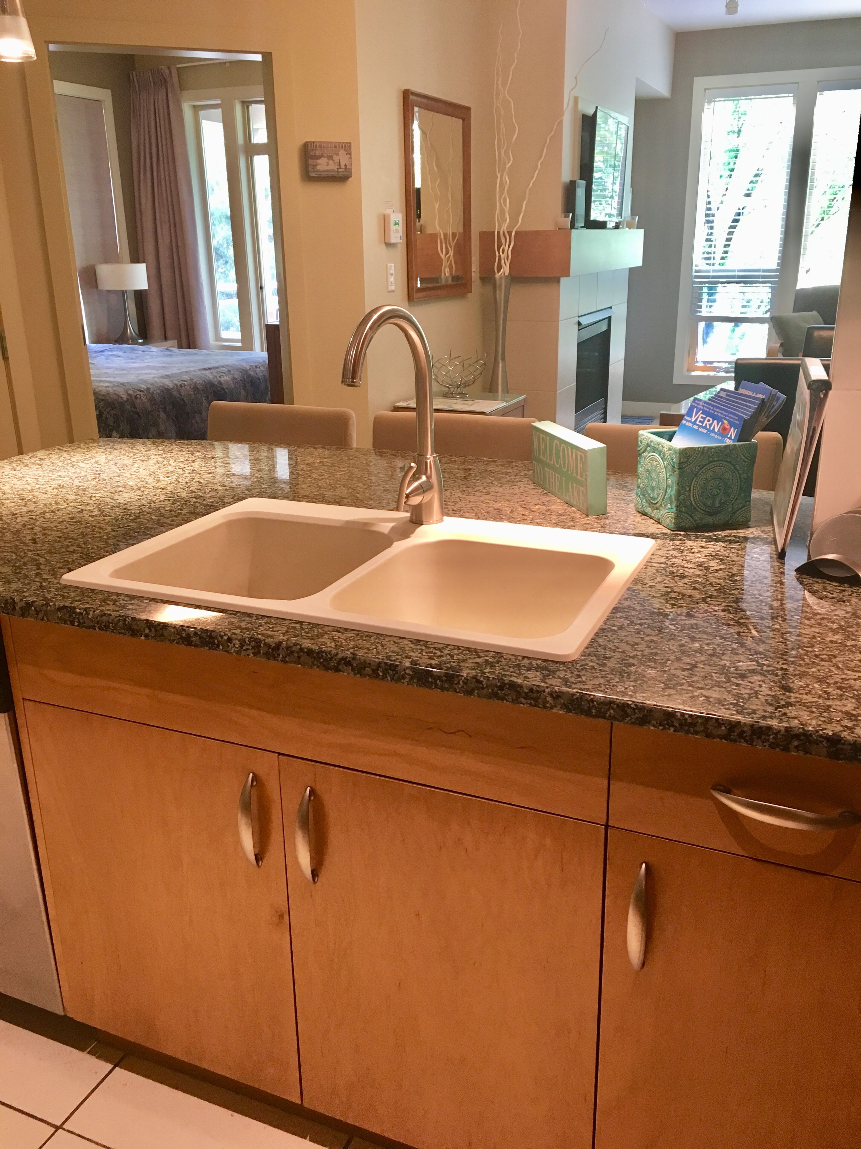 Lakefront Living in beautiful Okanagan