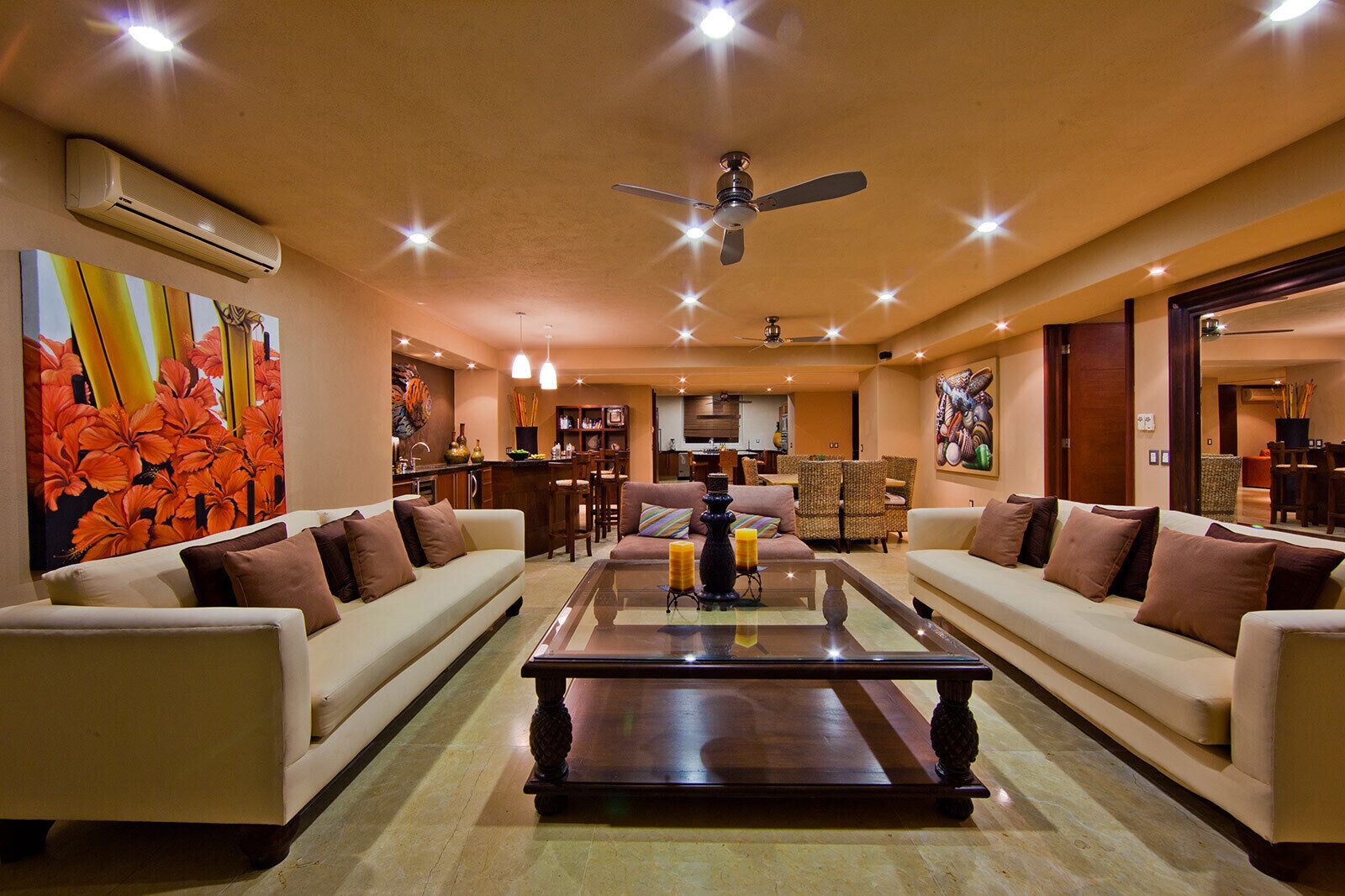 DIRECTLY on the Beach, Luxury and Comfort! Perfect for your family.