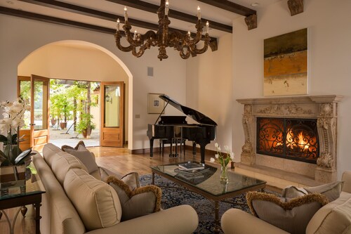 Luxury Napa Valley Estate Surrounded by Vineyards