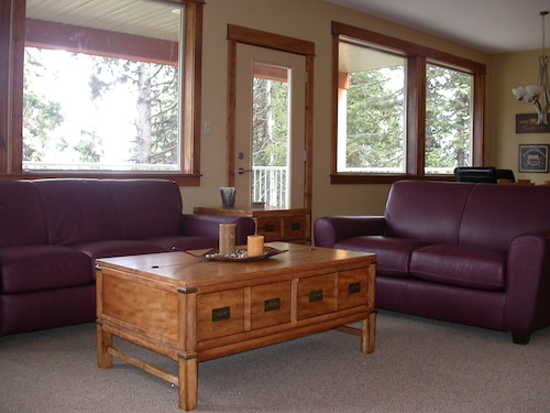 Ski-in, Ski-Out Silver Star Unit on the Knoll