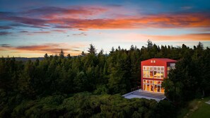 Exterior - China Mountain House - Ocean Views & Modern Design (Port Orford)