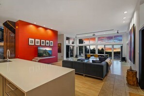 Interior - China Mountain House - Ocean Views & Modern Design (Port Orford)