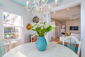 Dining - The Urban Cottage Downtown Sarasota (Sarasota)