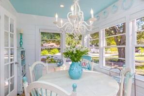 Dining - The Urban Cottage Downtown Sarasota (Sarasota)