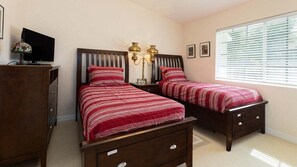 3 makuuhuonetta, silitysrauta/-lauta, ilmainen Wi-Fi, vuodevaatteet