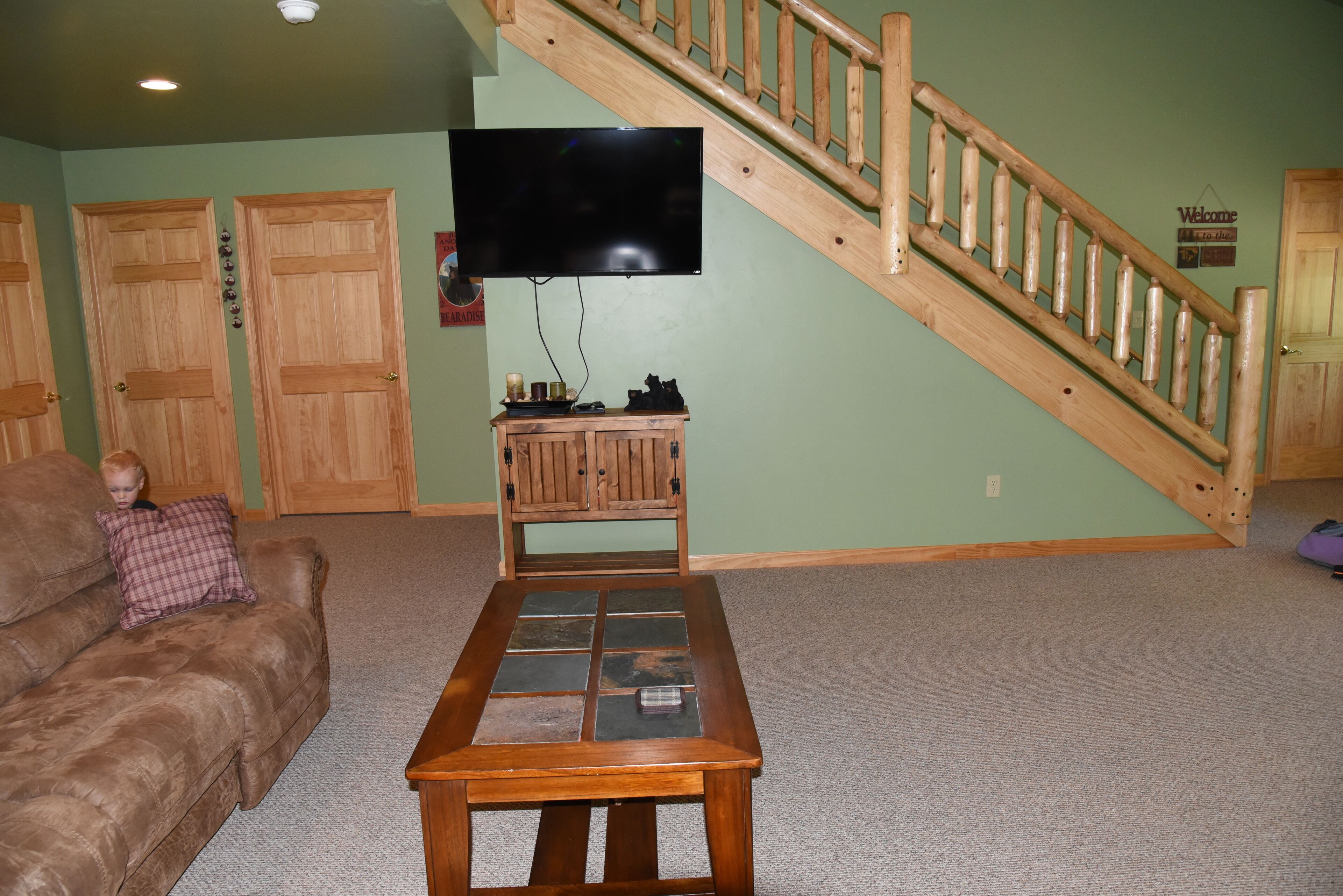 3000 sq foot custom home, Hot tub outdoors, covered front porch with rockers !!!