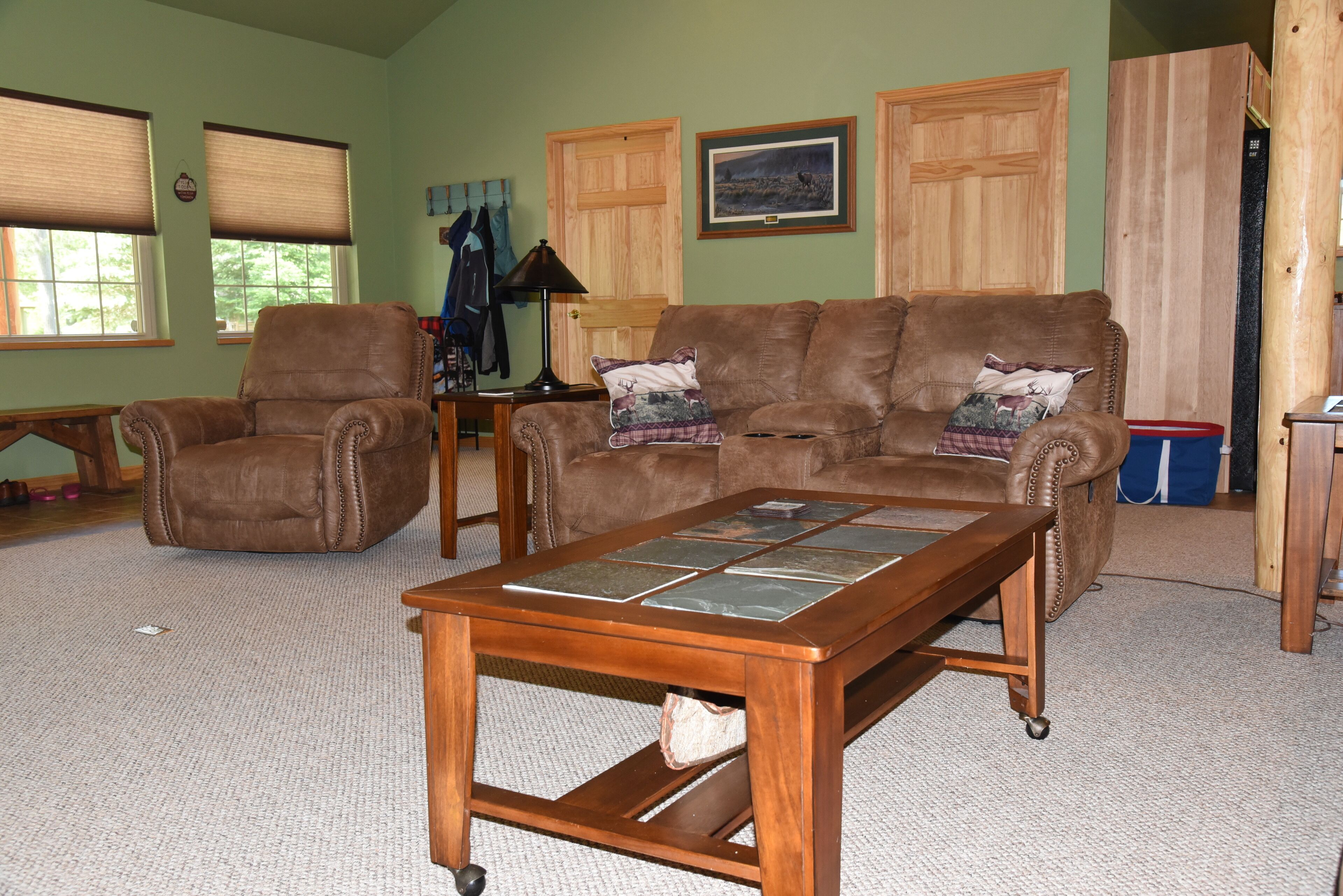 3000 sq foot custom home, Hot tub outdoors, covered front porch with rockers !!!