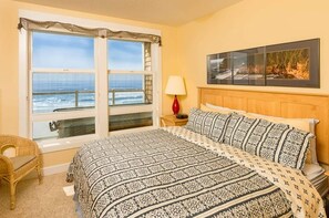 2 bedrooms, iron/ironing board, WiFi, bed sheets - Pacific Life Condo, Ocean View Hot Tub & Pool (Lincoln City)