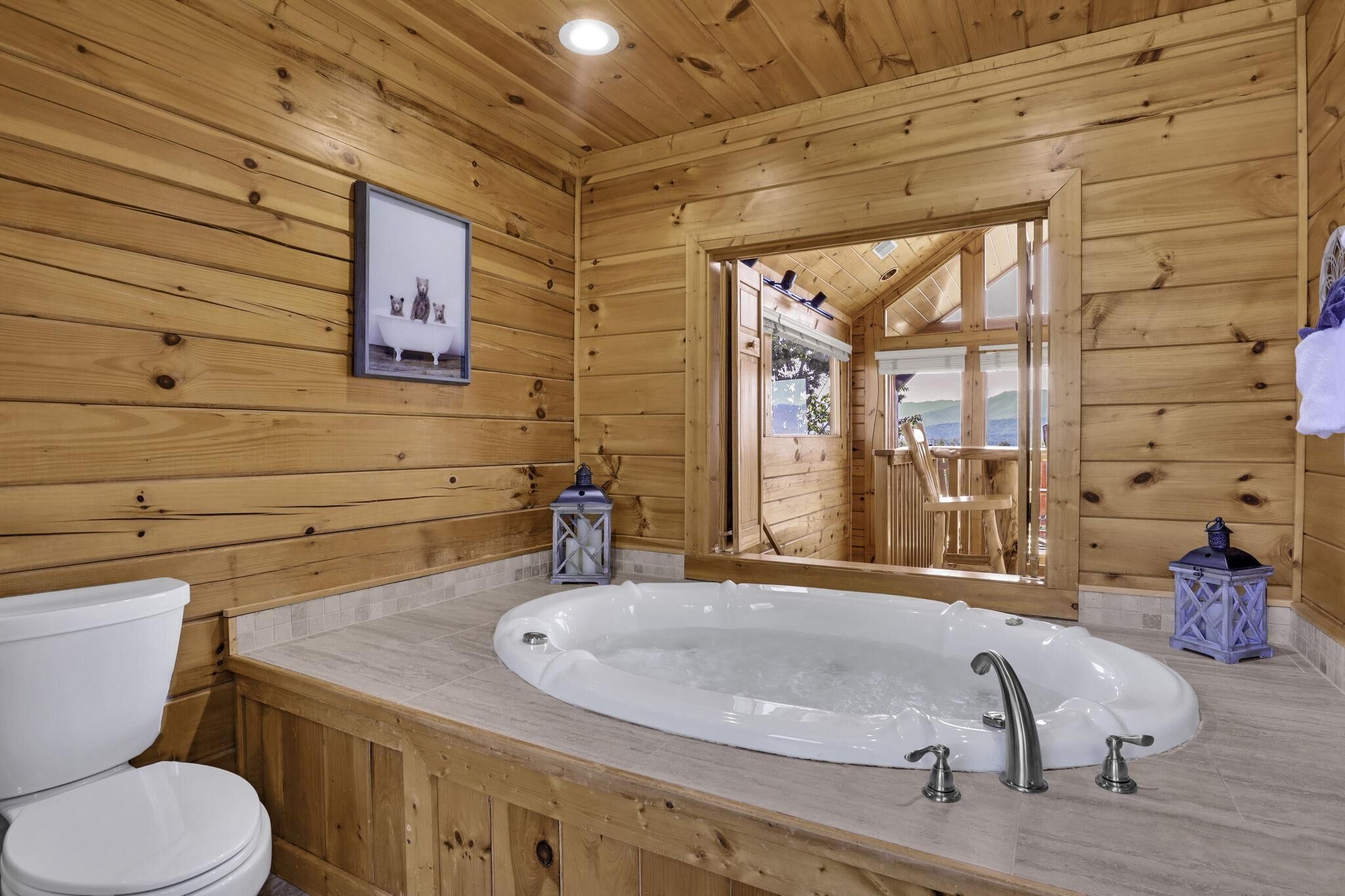 Een douche, een bubbelbad, een haardroger, handdoeken