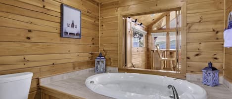 Een douche, een bubbelbad, een haardroger, handdoeken