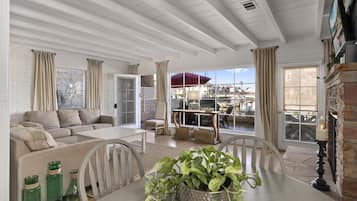 Télévision, cheminée